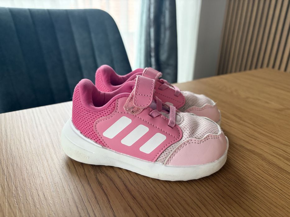 Маратонки адидас