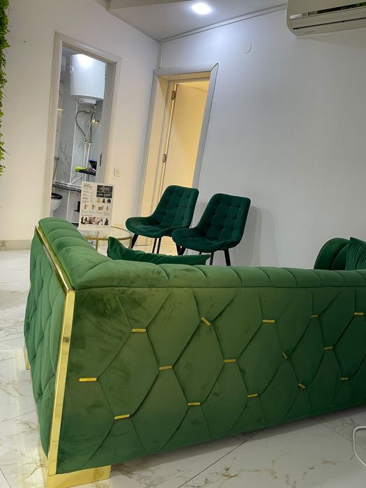 Vand canapea verde smarald