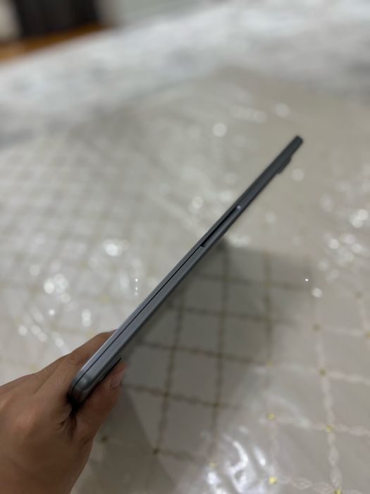 MacBook Air M2 Ideal holatda (2022).