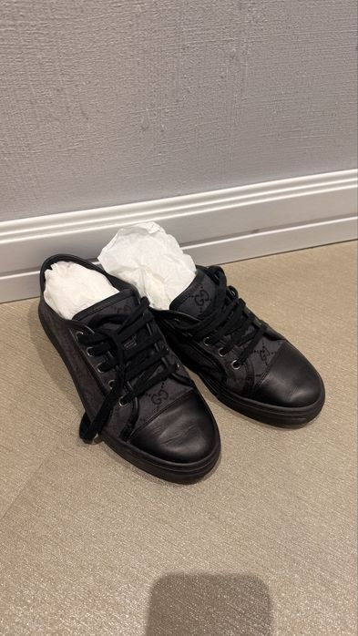 Кецове Gucci и Prada и сандали Dolce Gabbana