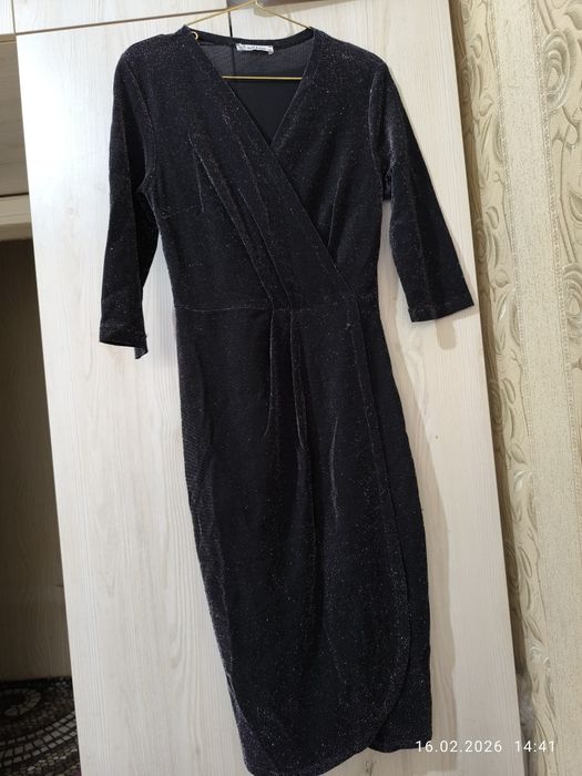 Нарядное  чёрное платье