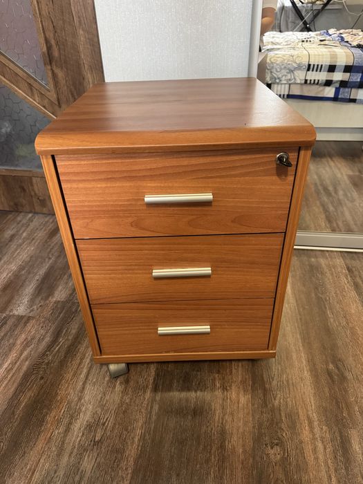 Тумба. Для дома, офисов, рестораны.