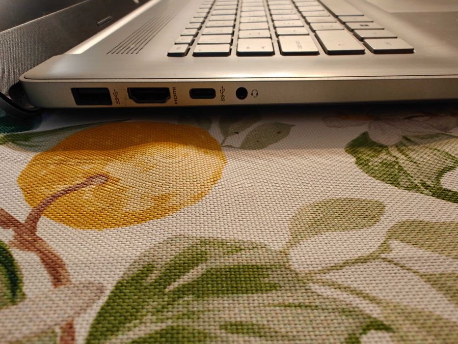 Laptop HP Ryzen 7, display 17 inch