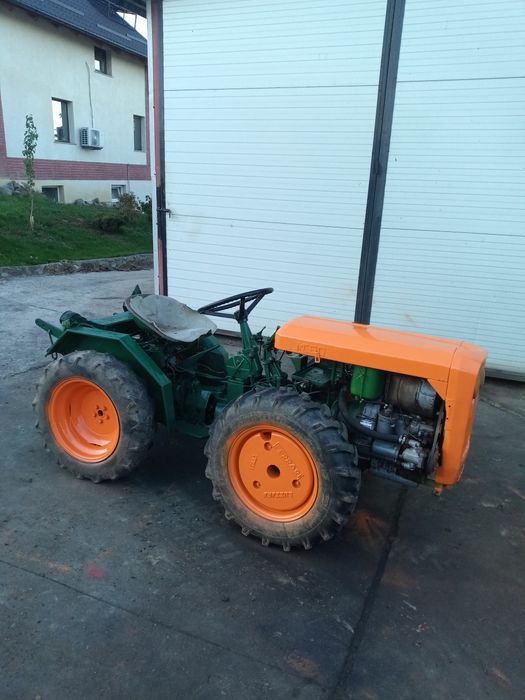 Vând ferrari și hako