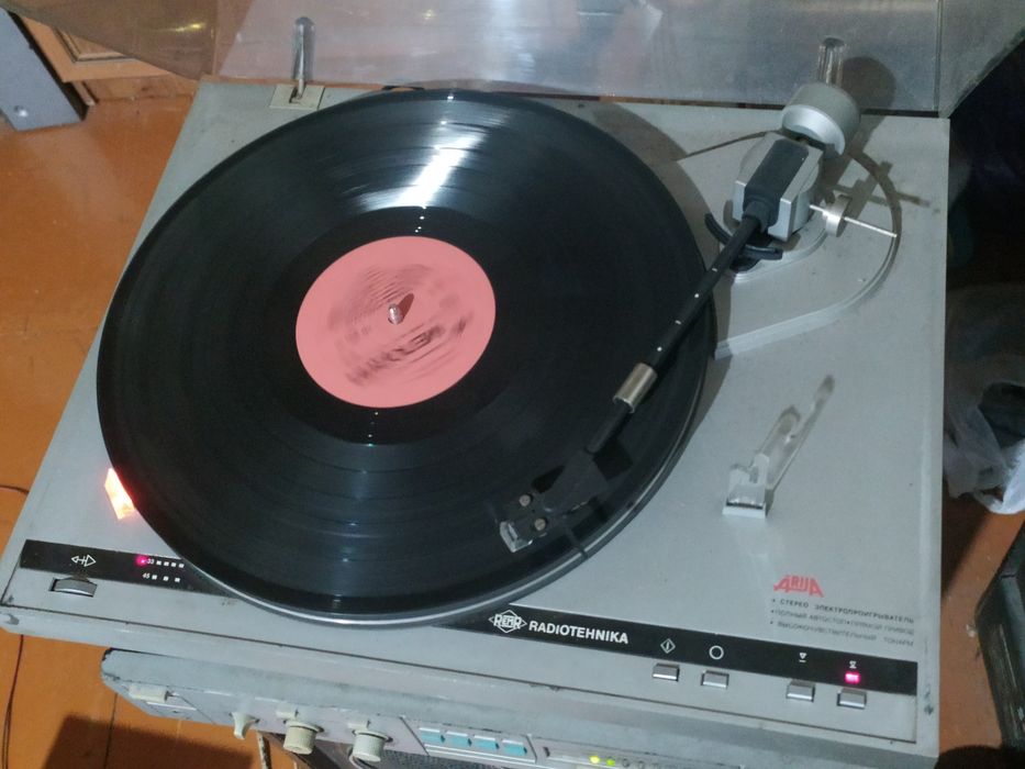 Продам проигрыватель Radiotehnika