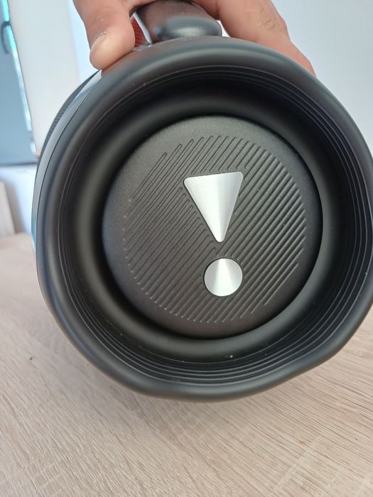 Vând boxa jbl bombox 3