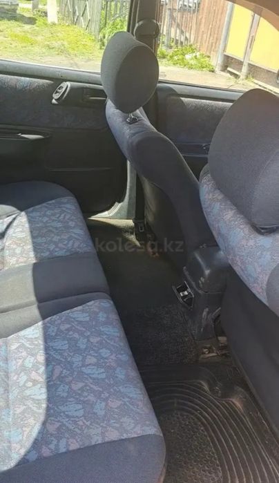 Тойота Карина е 1997г