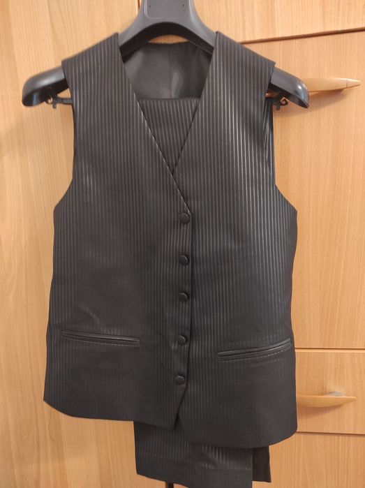 De vânzare costum băiat/barbat, marimea 44