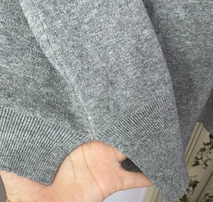 Продается женский свитер