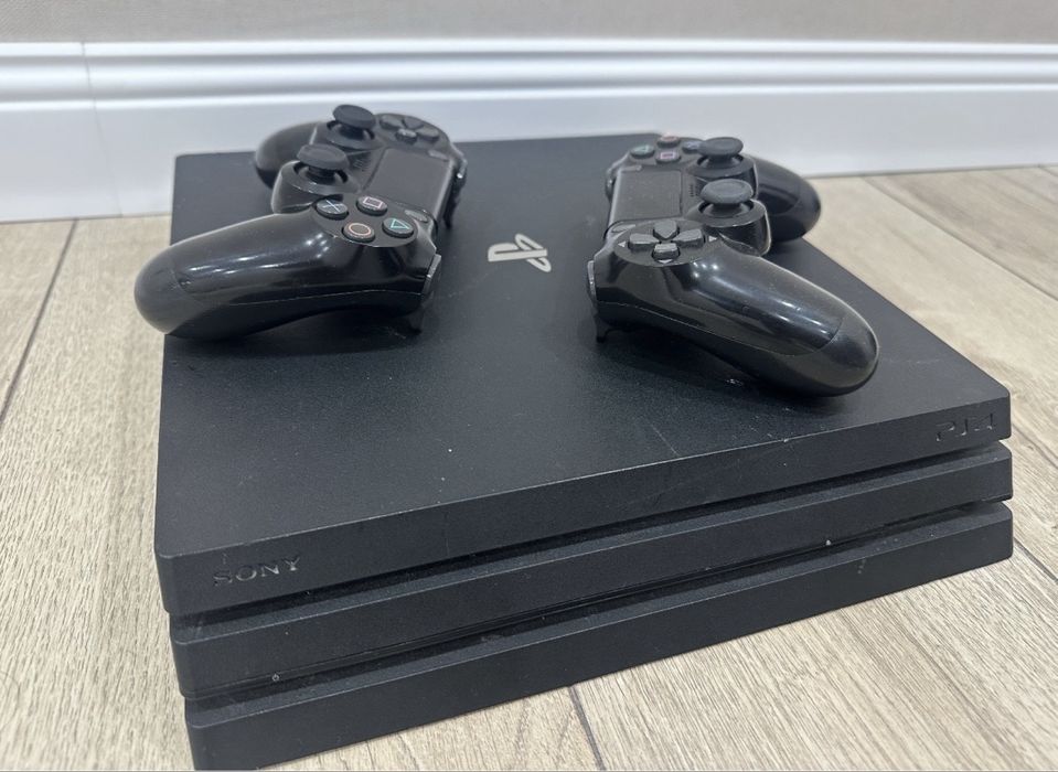 PS4 Pro + 2 джойстика + 5 игр | Недорого