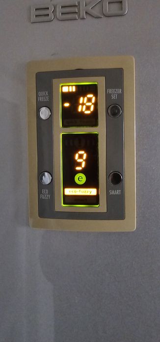 Vand combina frigorifica BEKO, No Frost,  cu dozator de apa