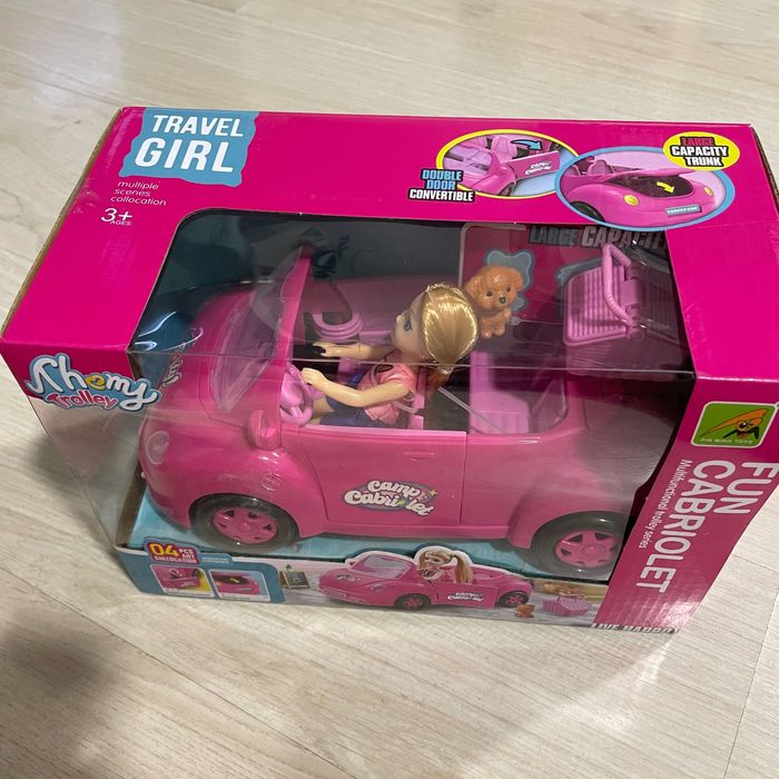 Кукла в машине игрушка