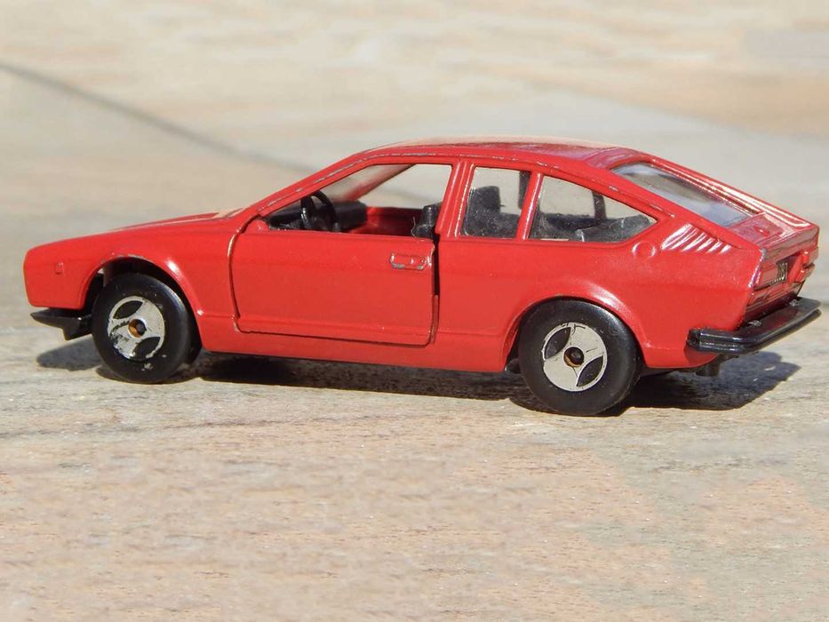 Macheta Alfa Romeo Alfetta GT Coupe sc 1:43 Polistil Italia cu lipsuri