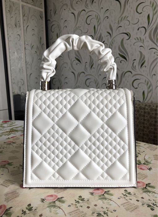 Белая сумка CHANEL