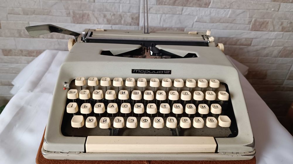 Стара пишеща машина Марица 12 - Made in Bulgaria - 1976г