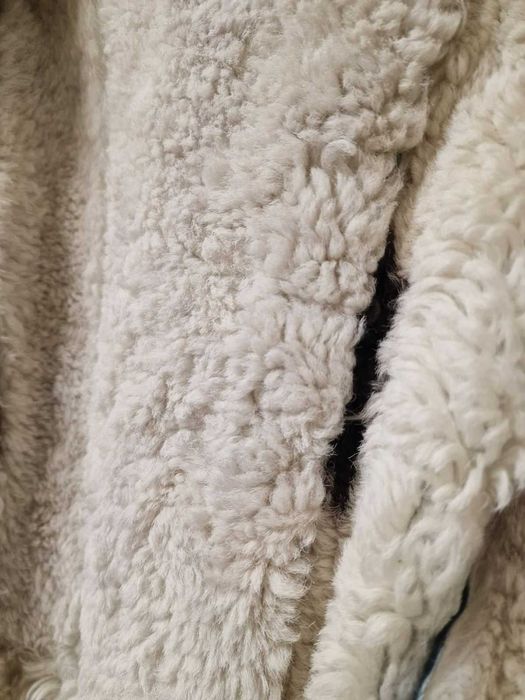 Дамско  велурено палто с естествена вълна