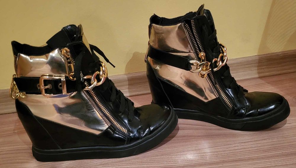 Кецове в черно и златно