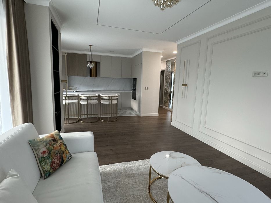 Inchiriez apartament cu 3 camere ultrafinisat modern si cu parcare subterana