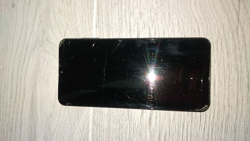 Продам телефон б.у Samsung