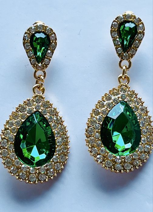 Много красиви модерни обеци зелен камък Германия