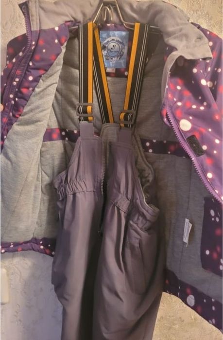 Продам осенний костюм на девочку