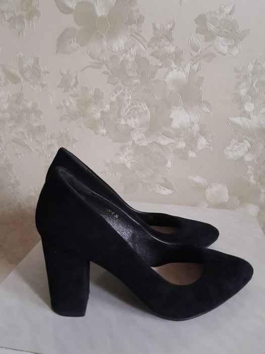 Продам черные туфли