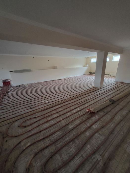 Нотурар бино сотилади