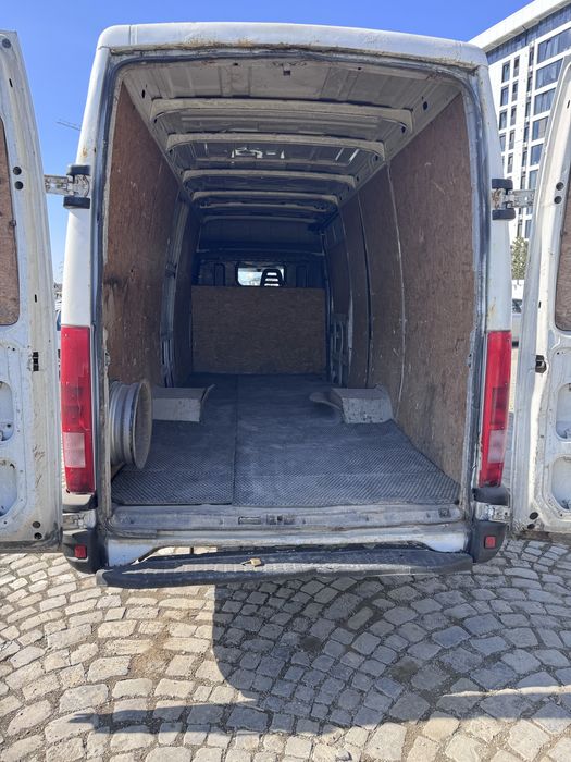 De vanzare iveco motor 2300 an de fabricatie 2003 masina este pe dublu