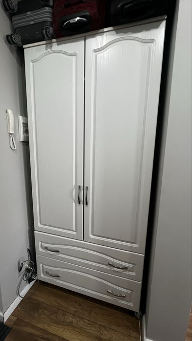 Продам шкаф белый