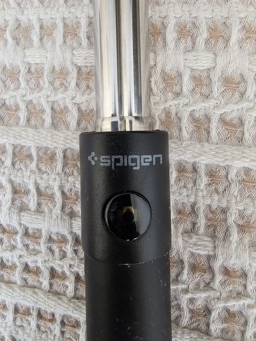 Spigen оригинален селфи стик