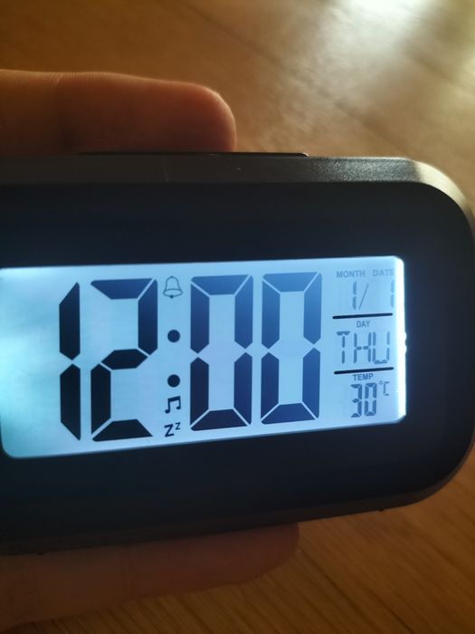 Ceas cu alarma pe baterii negru