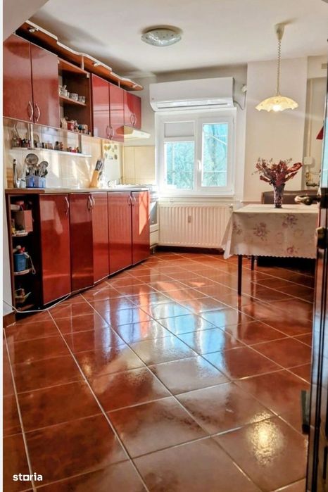 Apartament 3decomandate Brazda p/4 cu centrala, 80 mp