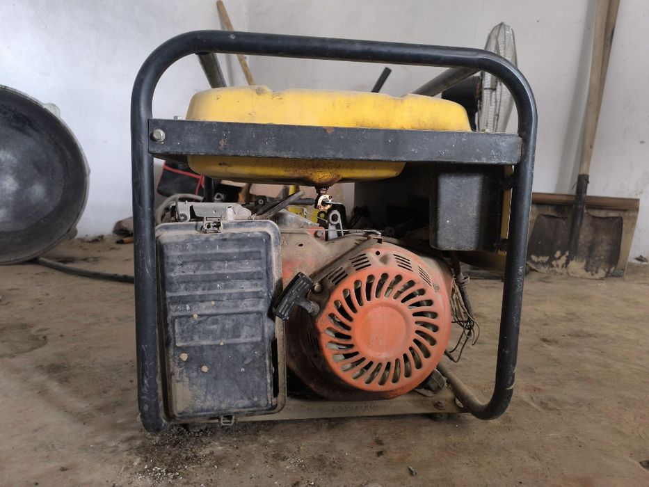 Бензиновый генератор