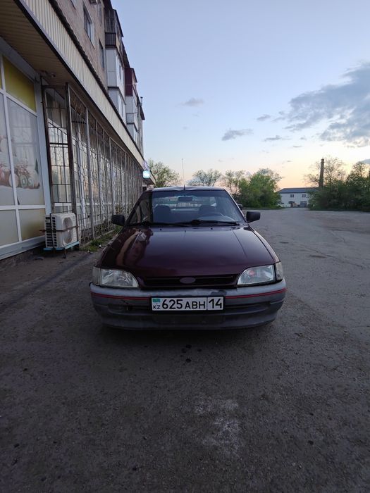 Продам машину легковую