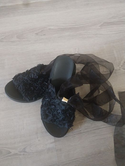 Дамски обувки тип чехли /с връзки по крака/