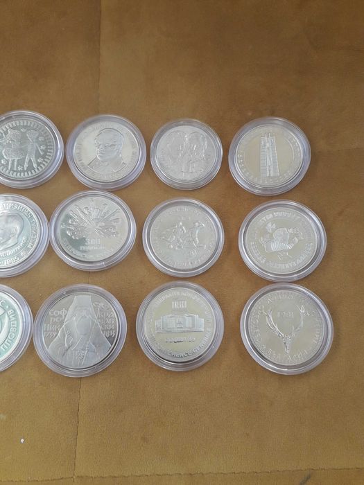 пълният лот от 15 броя никелови петолевки от периода 1980-1989г.