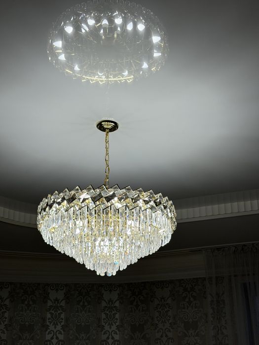 Продам люстры 2 штуки