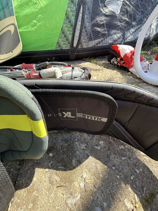 Set complet Kitesurfing Cabrinha (Kite 12m, Placă, Bară, Centură, Pompă)