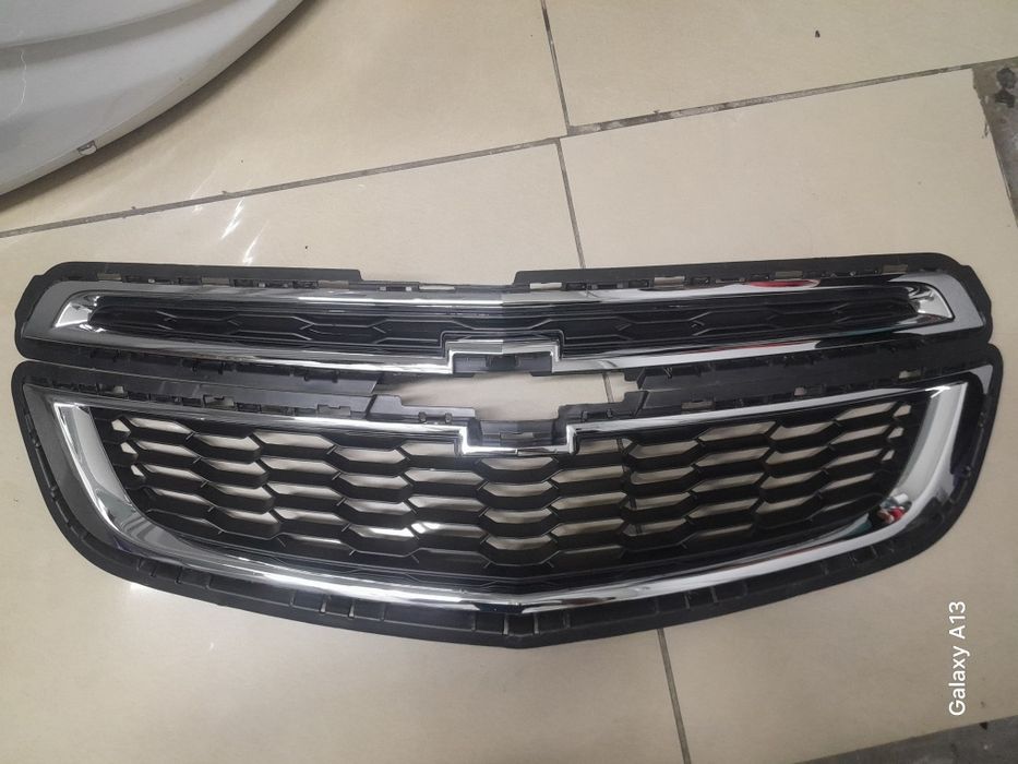 Продам решётку на (шевроле кобальт )