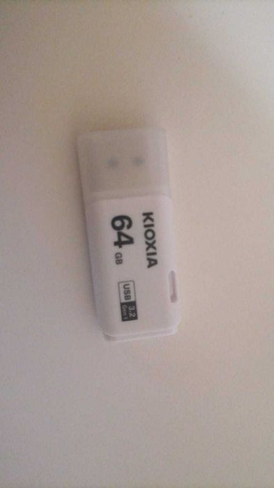 Продам флешку 64 gb