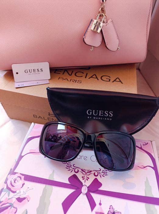 Ефектни слънчеви очила Guess с камъни