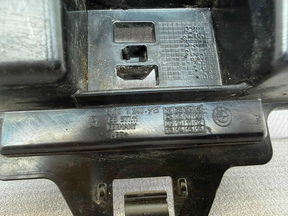 Suport Ghidaj Prag Lateral Stanga BMW Seria 1 Cod OEM 51777240913 (5C2)