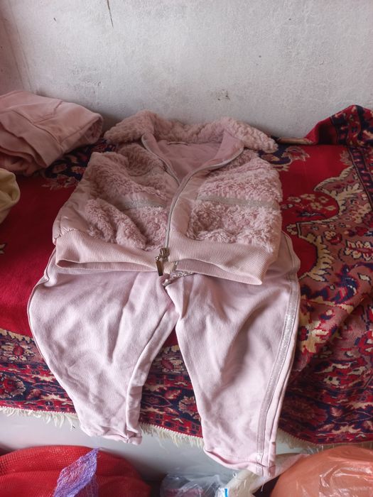 Продам костюмчики на девочку