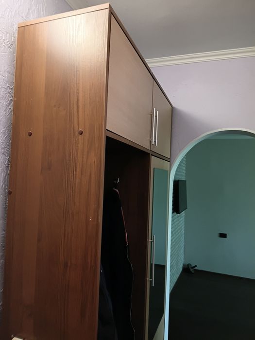 Шкаф в прихожей с зеркалом