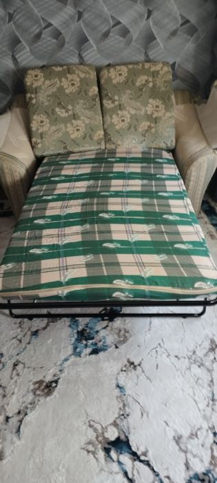 Два дивана и кресло