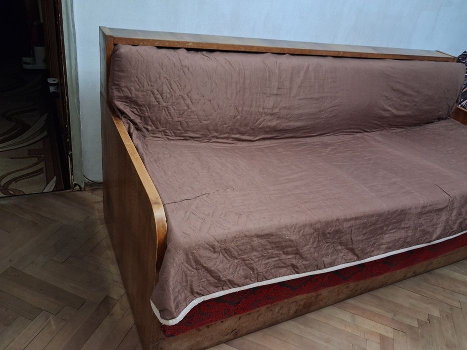 Ретро разтегателен диван