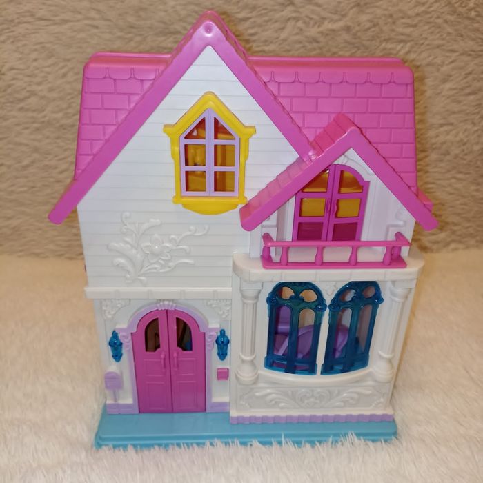 Домик игрушечный и599