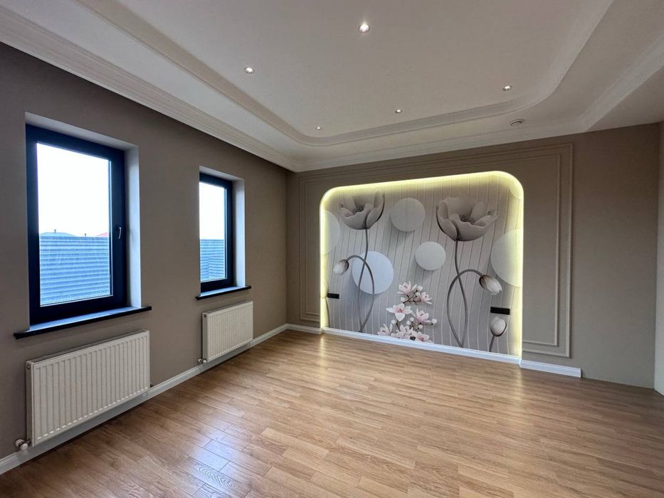 3 қаватли енги 2,5 сотокли евро ховли сотилади