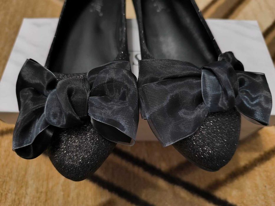 Дамски балеринки с панделка