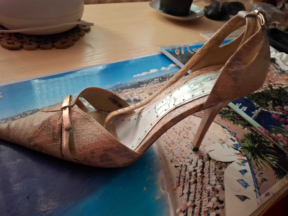 Елегантни дамски обувки